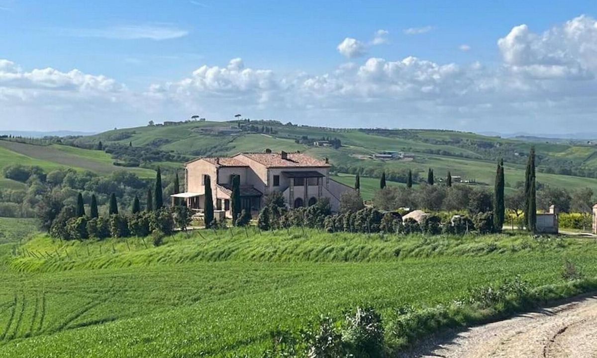 Bollano Apartment | Vacation apartment in Asciano, air conditioning, private gazebo, shared pool, Pe