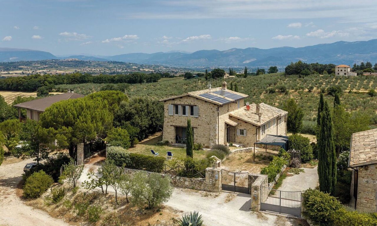 Bovara House | Vacation Home in Castel Ritaldi with 2 bedrooms sleeps 4