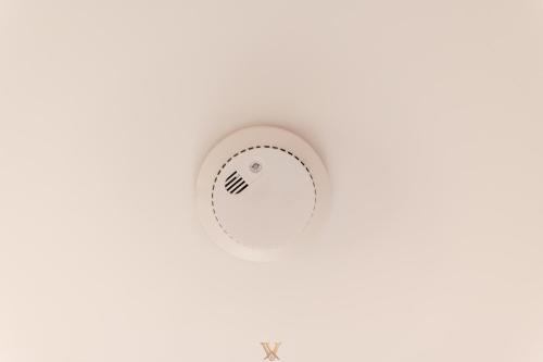 Al-Rawdah Apartment | Velora Living Royal 2BR Apartment 70 TVمكرر