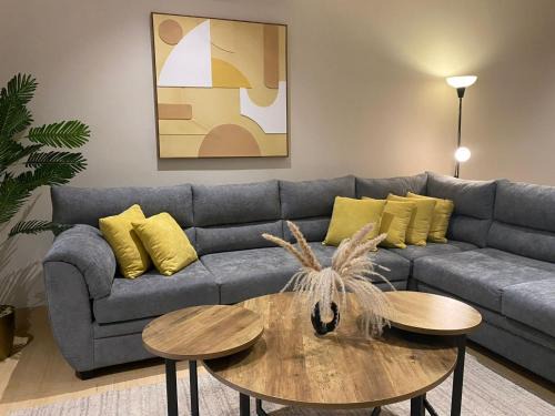 Al Khobar Apartment | Vera 1 Apartment شقه أنيقه بالخبر بثلاث غرف نوم وصاله تتسع ل 6 اشخاص