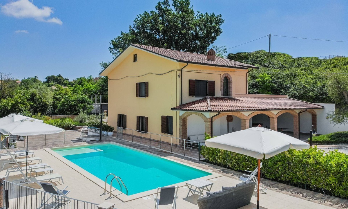 Cossignano Villa | Villa Belcolle with pool, air conditioning and wonderful panorama, 20 minutes from the Adriatic Sea