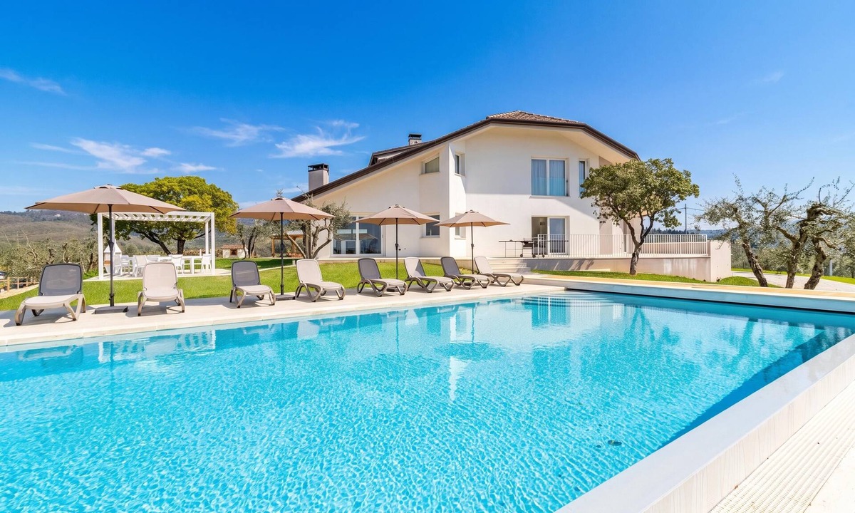 Ponte Buriano Villa | Villa Chimera White 16 with Pool & Gym, Arezzo, Italy