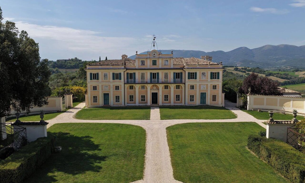 San Brizio Villa | Villa in Terraia with 18 bedrooms sleeps 41