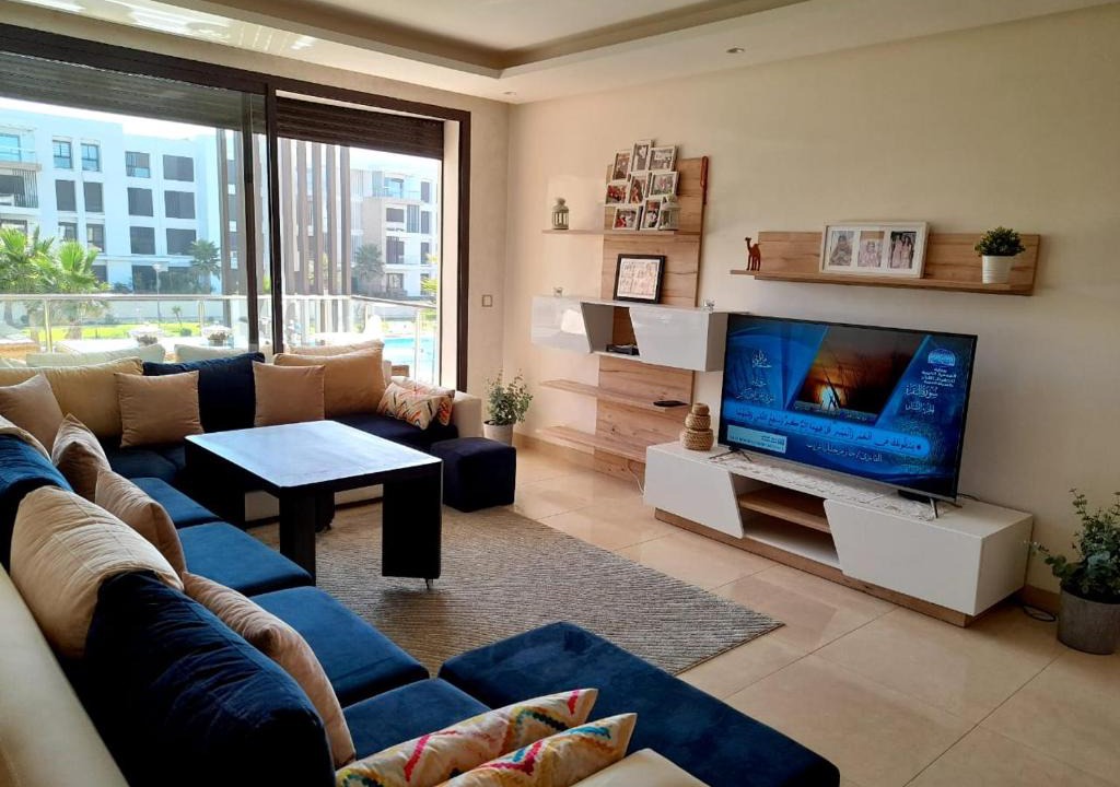 Plage des Nations Apartment | Vus sur mer et piscine