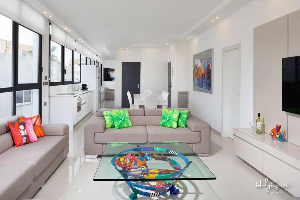 Tel Aviv Apartment | White House 3BR in Gordon Beach by HolyGuest