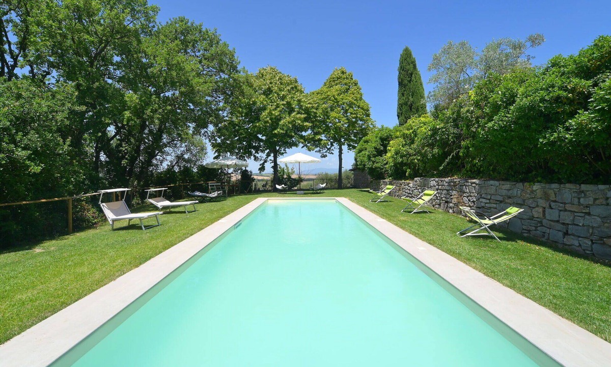 Paciano Villa | Wonderful private villa for 8 guests with hot tub, private pool, WIFI, TV, balcony and pets allo.
