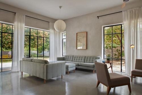 Alona Villa | Zendo Villa