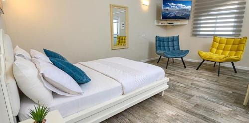 Dalton Bed & Breakfast | בקתות לוטן דלתון - 4 בקתות עם ג'קוזי פרטי ו-2 בריכות משותפות