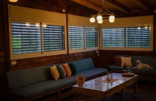 Majdal al-Shams Cabin | וידה בחרמון שביל הגולן- בקתת 2 חדרי שינה וסלון בלב מטע דובדבנים
