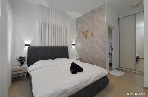 Migdal Villa | וילה ג'נסיס בוטיק -וילה מהממת עם בריכה פרטית מחוממת מקורה