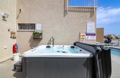 Nof Kinneret Villa | וילה סאן לייט - 5 חדרי שינה כולל ממ"ד, ג'קוזי חיצוני ובריכה מול הנוף של כנרת