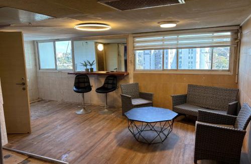 Haifa Bed & Breakfast | לאון ספא לופט - חדרי אירוח עם בריכה פרטית וסאונה בלב חיפה