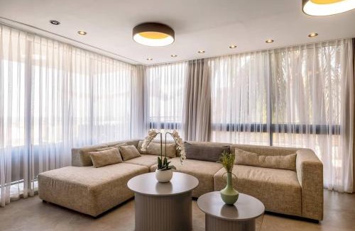 Migdal Villa | לה כינרה - ווילה מדהימה עם בריכה פרטית מחוממת ונוף לכנרת במגדל