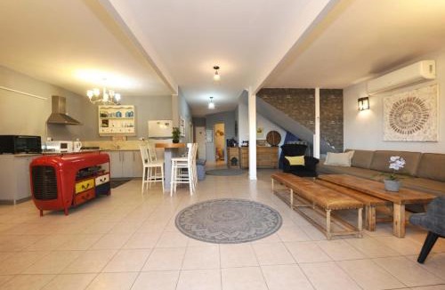 Yavne'el Bed & Breakfast | לוז כנרת של רשת לב הגולן - וילה ו-4 צימרים מושלמים עם בריכה משותפת מחוממת ומקורה, ליד הכנרת