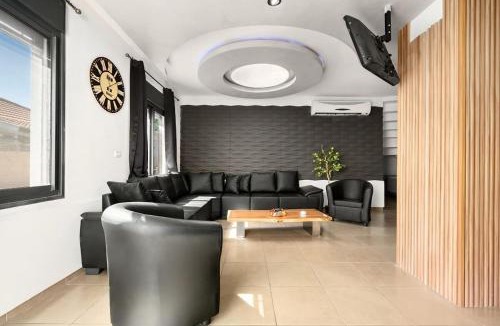 Yavne'el Apartment | נוף בראשית - וילה מהממת עם בריכה ו-3 סוויטות מדהימות