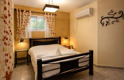 Migdal Cabin | נופש דביר - צימרים מהממים למשפחות עם ג'קוזי ובריכה ליד הכנרת