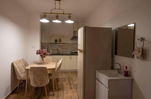 Majdal al-Shams Apartment | צעד לחרמון- דירת 2 חדרי שינה וסלון במג'דל שמס
