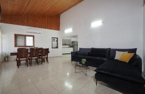 Migdal Villa | שלווה במושבה מגדל - וילה מדהימה עם בריכה פרטית וג'קוזי ליד הכנרת