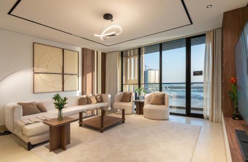 Al Khobar Apartment | إطلالة بحرية مع بلكونة شاشة سينما 98 إنش 4 غرف