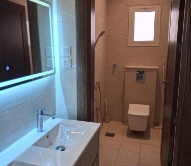 Knowledge Economic City Apartment | استديو راقي بسرير ماستر ودورة مياه في حي الشروق s3