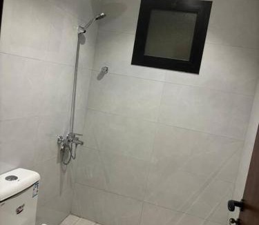 Hera Street Apartment | جناح غرفة وصالة واسعة بحي المروة 8دقايق من المطار