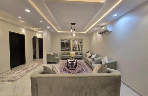 Rayyis Apartment | شالية سحاب