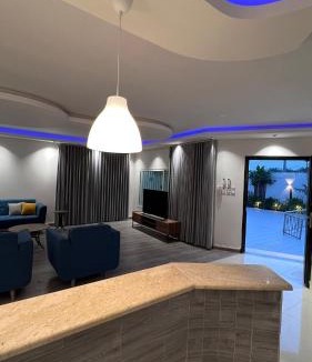 Unaizah Ski Chalet | شالية a1