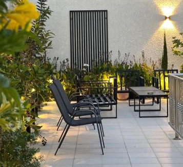 Unaizah Ski Chalet | شالية a1