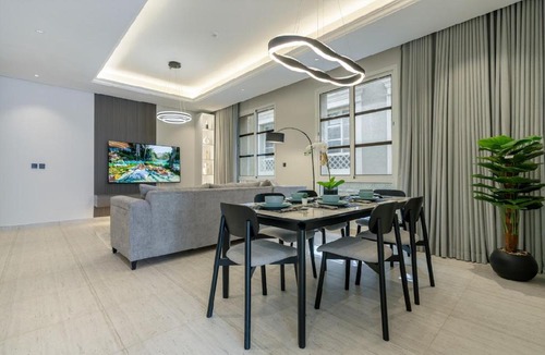 Riyadh Apartment | شقة بتصميم انيق مقابل الافنيوز d11