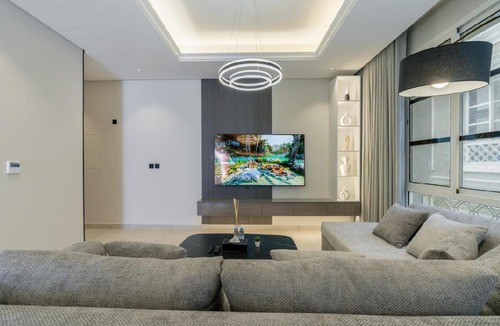 Riyadh Apartment | شقة بتصميم انيق مقابل الافنيوز d11