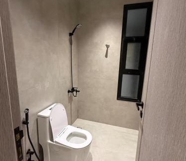 Mizail Apartment | شقة بطابع فندقي ودفء منزلي ثلاث غرف وصاله