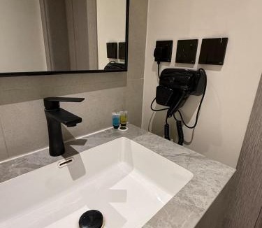 Mizail Apartment | شقة بطابع فندقي ودفء منزلي ثلاث غرف وصاله