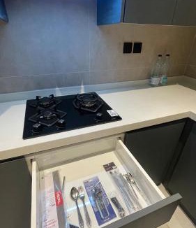 Dammam Apartment | شقة حديثة غرفة ماستر وصاله ومطبخ bedroom, living room and kitchen
