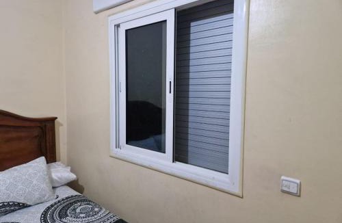 Tangier Apartment | شقة سفلية ذات شرفتين تهوية ممتازة 2 بيوت صالون مطبخ حمام وايفاي تجزئة قواسم طنجة