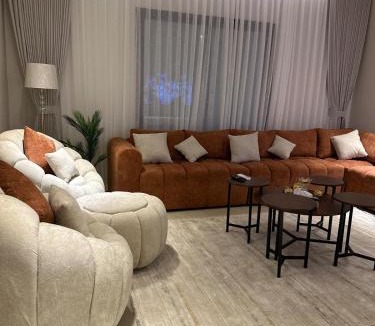 Al Khobar Apartment | شقة فاخرة بثلاث غرف نوم وصالة