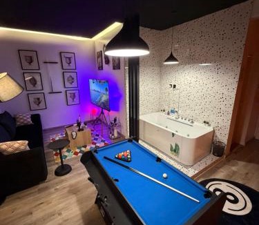 Ha'il Apartment | شقة فاخرة بجاكوزي وبلياردو دخول ذاتي