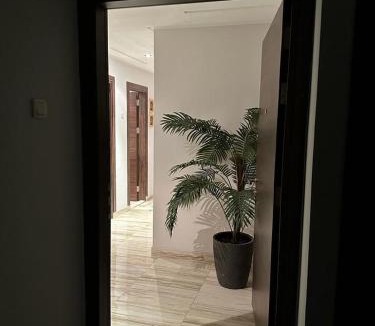 Mizail Apartment | شقة مودرن بثلاث غرف نوم ومجلس معزول