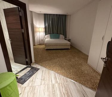 Mizail Apartment | شقة مودرن بثلاث غرف نوم ومجلس معزول