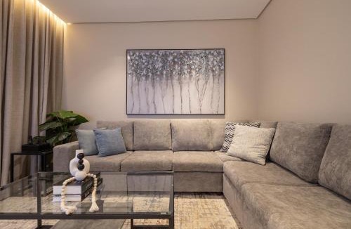 Riyadh Apartment | شقه 6 فاخره ثلاث غرف نوم وجلسه خارجيه صغيرة