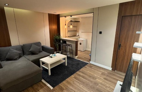 Al Izdihar Apartment | غرفة وصاله فندقيه فاخره