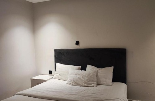 Al Izdihar Apartment | غرفة وصاله فندقيه فاخره