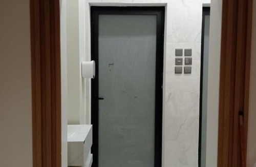 Unaizah House | فايف آورز غرفة للرجال فقط