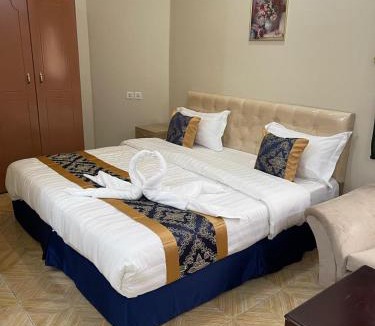 Al Qurayyat Hotel | فندق اللقاء الذهبي