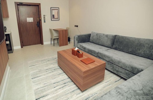 Buraydah Hotel | فندق رويال اديشن للشقق الفندقية