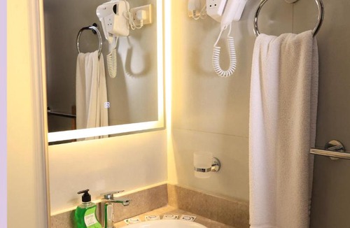 Medina Hotel | فندق رياض الزهراء الفندقية