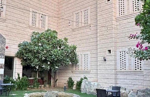 Unaizah Hotel | فندق عنيزة الحديث