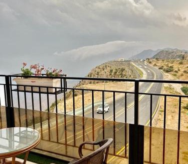 Al Namas Hotel | فندق كوخ الضباب النماص