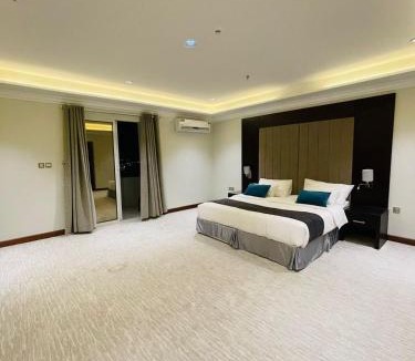 Sarat Abidah Hotel | فندق وريف الشرق