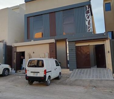 Riyadh Villa | فيلا مكونة من 3 غرف نوم و مجلس و صالة و مطبخ وغرفة عاملة و مسبح تفتح الغرف حسب عدد النزلاء