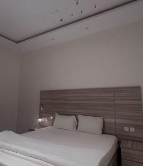 Gurayat Apartment | قمة البرج الذهبي للشقق المفروشة